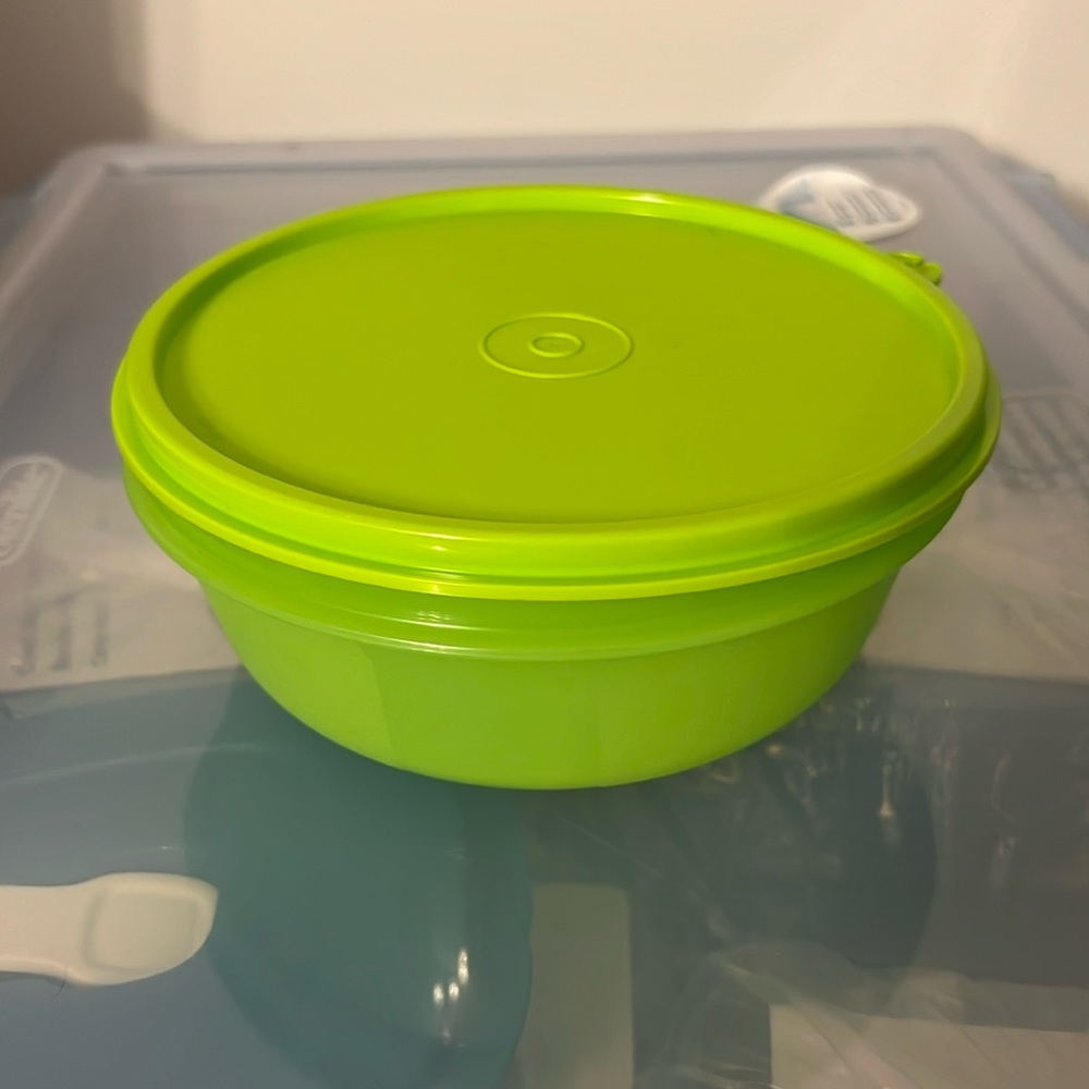 New Tupperware modular bowl holds up to 600 mL